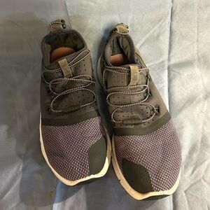 Women’s Under Armour tennis shoes